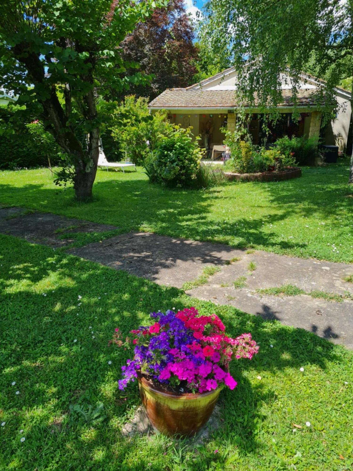 Les Cedres Bleus Bed & Breakfast Saint-Medard-de-Mussidan Exterior photo